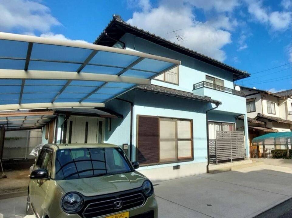 廿日市市四季が丘O様邸 外壁塗装・カーポート工事後の外観全体(水色系の外壁)