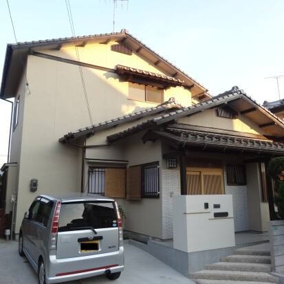 廿日市市対厳山S様邸 雨樋交換・外壁塗装後の外観全体(ほぼ同色で塗り替え)
