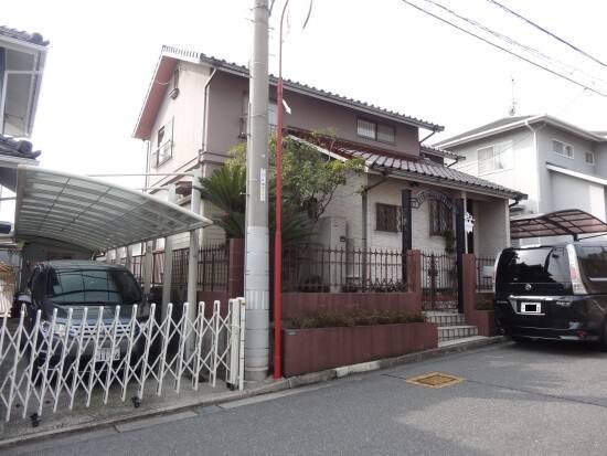 廿日市市四季が丘T様邸 外壁塗装前の外観全体（道路側）