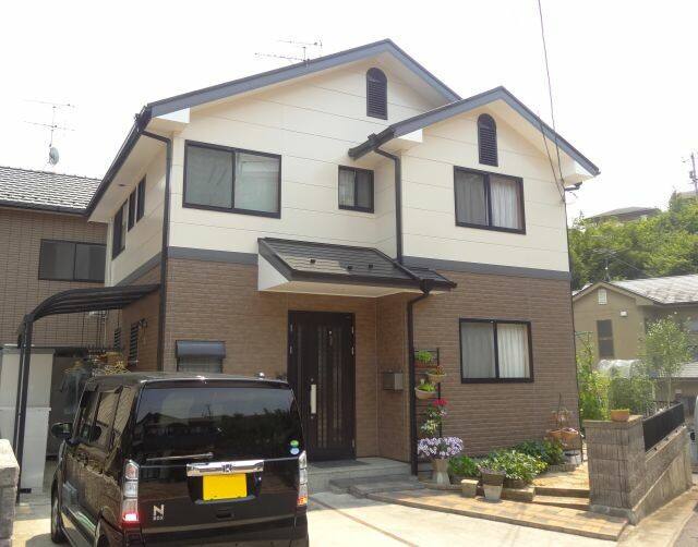 廿日市市大野T様邸 外壁・屋根塗装後の外観全体（温かみのある明るい色の2階外壁）