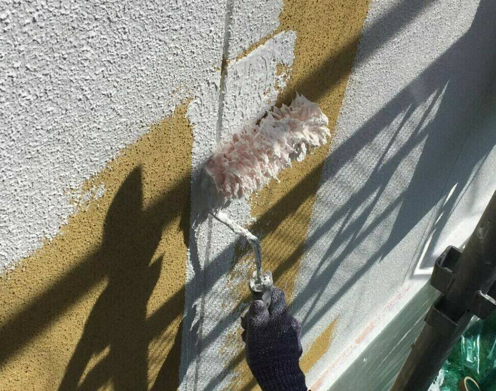 廿日市市陽光台T様邸 防水性のあるフィラーの上からの外壁のガイナ塗装