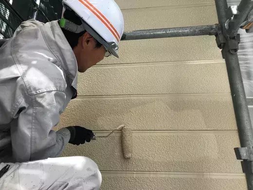 廿日市市友田T様邸 ベージュ系での外壁の上塗り
