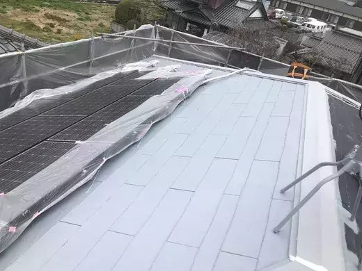 廿日市市友田T様邸 スレート屋根の下塗り