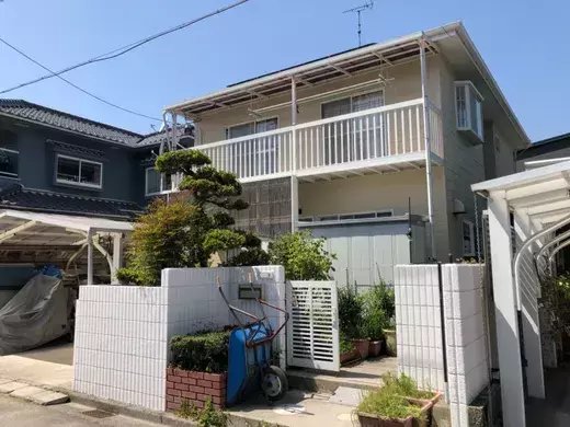 廿日市市友田T様邸 外壁・屋根塗装工事後の外観全体（ベージュ系の外壁）