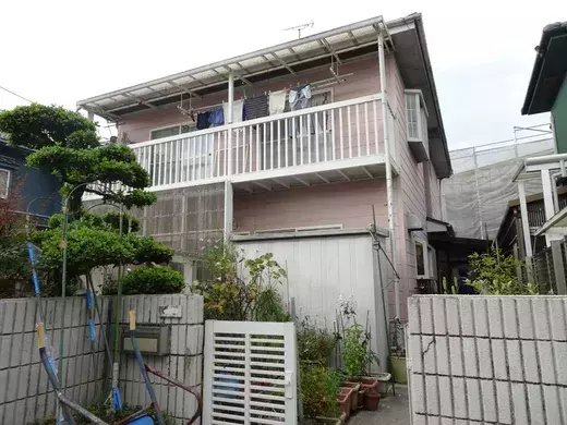 廿日市市友田T様邸 外壁・屋根塗装工事前の外観全体（ピンク系の外壁）