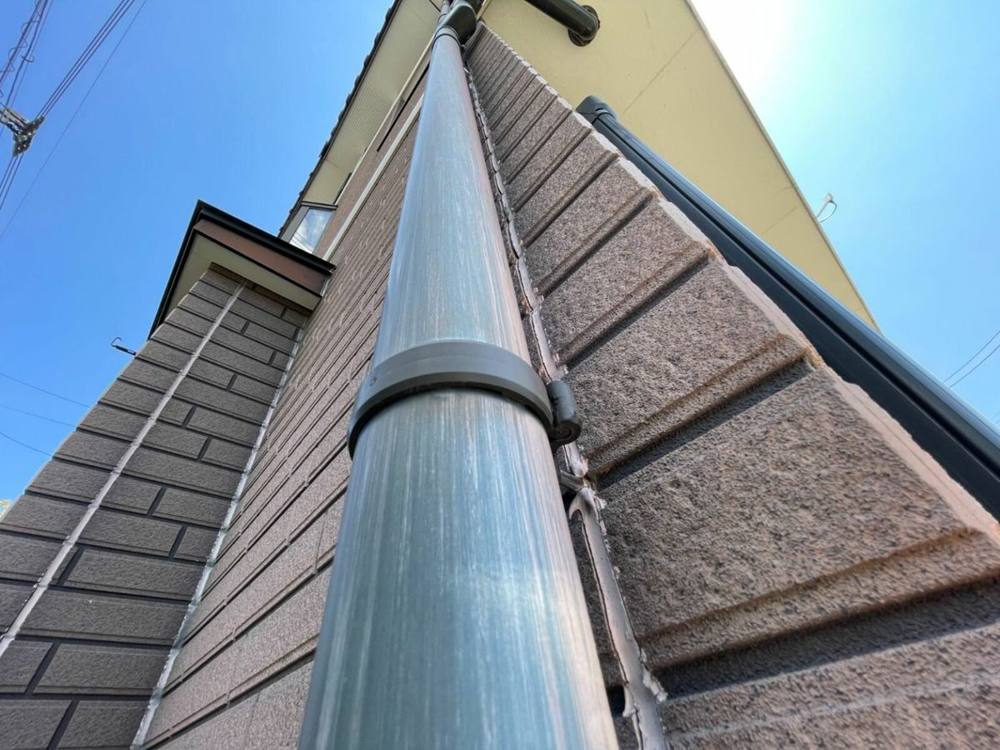 廿日市市T様邸 施工前 外壁沿いの竪樋