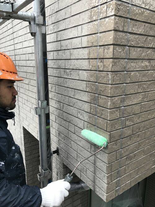 廿日市市大野Y様邸 クリヤー塗料を塗っている部分と塗っていない部分