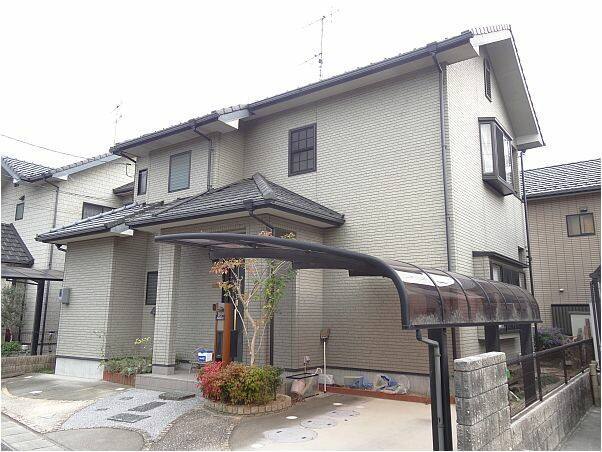 廿日市市大野Y様邸 クリヤー塗装前の外観全体（全体が白くぼやけたタイル調サイディング）