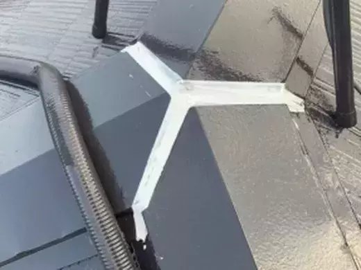 廿日市市阿品台Y様邸 屋根板金の継ぎ目の防水処理