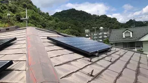 廿日市市阿品台Y様邸 施工前 太陽光パネルが載ったスレート屋根