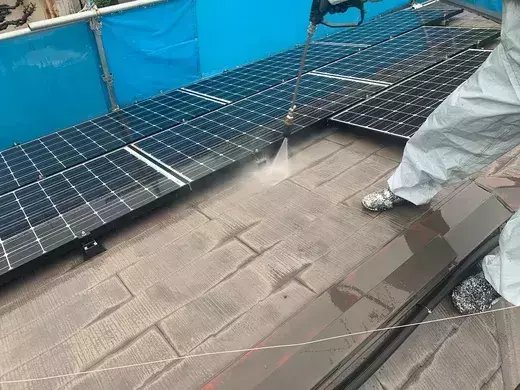 廿日市市阿品台Y様邸 太陽光パネル周りの屋根の高圧洗浄